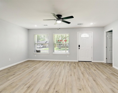 1107 Valerie Avenue - Photo Thumbnail 1