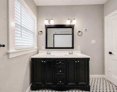 2608 Rosewood Street - Photo Thumbnail 19