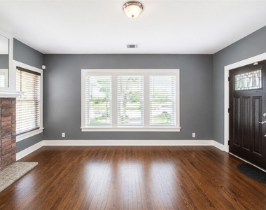 2608 Rosewood Street - Photo Thumbnail 7