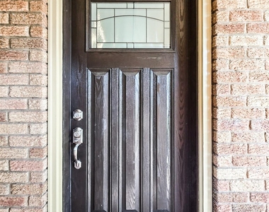 2608 Rosewood Street - Photo Thumbnail 4