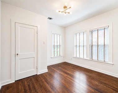 2608 Rosewood Street - Photo Thumbnail 14