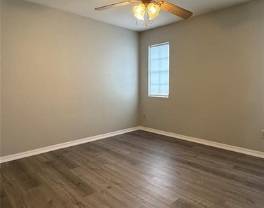 8730 Glen Meadow Lane - Photo Thumbnail 17