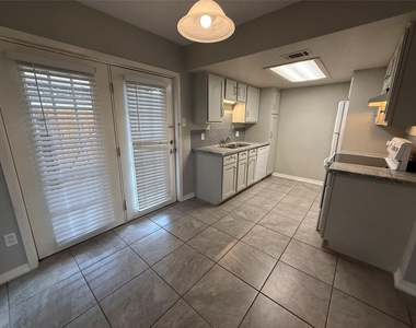8730 Glen Meadow Lane - Photo Thumbnail 9