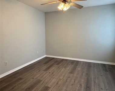 8730 Glen Meadow Lane - Photo Thumbnail 13