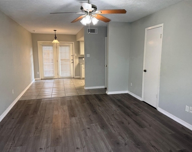8730 Glen Meadow Lane - Photo Thumbnail 6