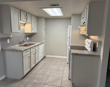 8730 Glen Meadow Lane - Photo Thumbnail 11