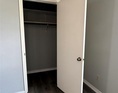 8730 Glen Meadow Lane - Photo Thumbnail 18
