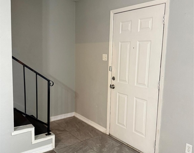 8730 Glen Meadow Lane - Photo Thumbnail 7