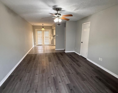8730 Glen Meadow Lane - Photo Thumbnail 4