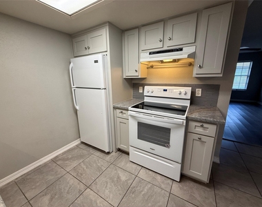 8730 Glen Meadow Lane - Photo Thumbnail 12