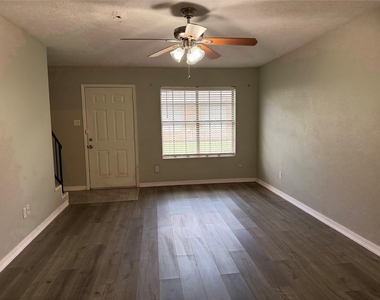 8730 Glen Meadow Lane - Photo Thumbnail 3