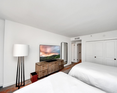 1300 Lamar Street - Photo Thumbnail 21