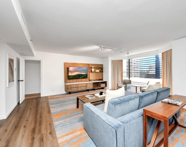 1300 Lamar Street - Photo Thumbnail 6