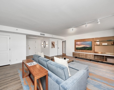 1300 Lamar Street - Photo Thumbnail 7