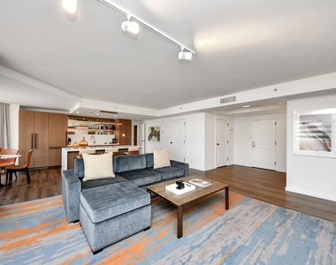 1300 Lamar Street - Photo Thumbnail 3