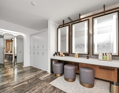 1300 Lamar Street - Photo Thumbnail 49