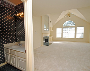 1803 Willow Lakes Drive - Photo Thumbnail 6