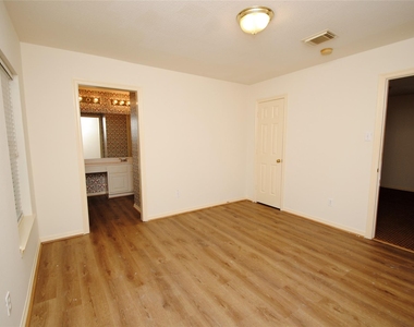 1803 Willow Lakes Drive - Photo Thumbnail 27