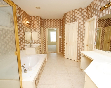 1803 Willow Lakes Drive - Photo Thumbnail 16