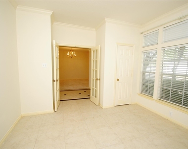 1803 Willow Lakes Drive - Photo Thumbnail 7