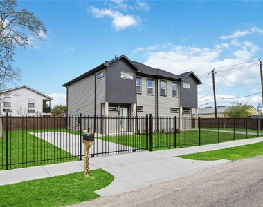 7555 Calhoun Street - Photo Thumbnail 2