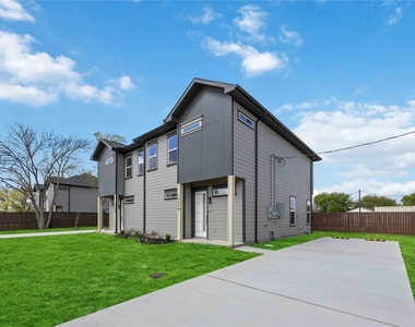 7555 Calhoun Street - Photo Thumbnail 4