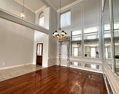 1103 Gloria Court - Photo Thumbnail 5