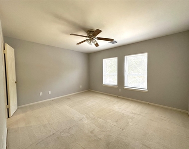 1103 Gloria Court - Photo Thumbnail 12