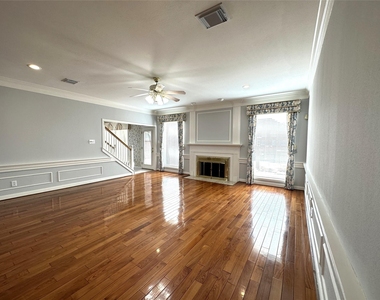 1103 Gloria Court - Photo Thumbnail 7