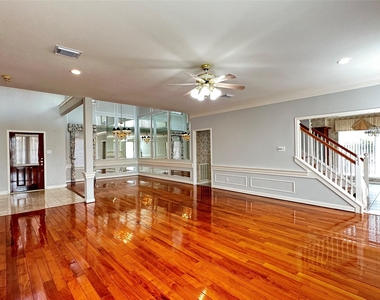 1103 Gloria Court - Photo Thumbnail 3