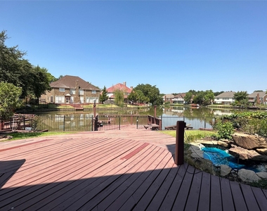 1103 Gloria Court - Photo Thumbnail 17