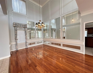 1103 Gloria Court - Photo Thumbnail 4