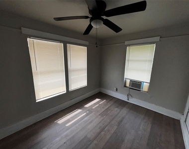 741 13th Street - Photo Thumbnail 4