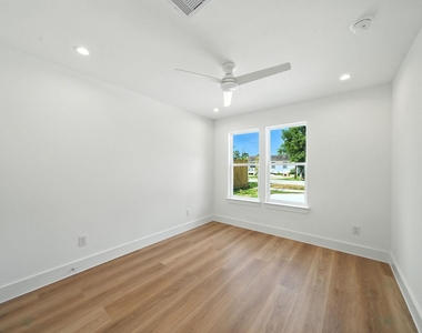 8114 Count Street - Photo Thumbnail 20