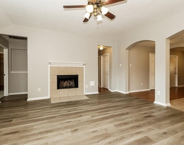 1711 Rock Ridge Drive - Photo Thumbnail 2