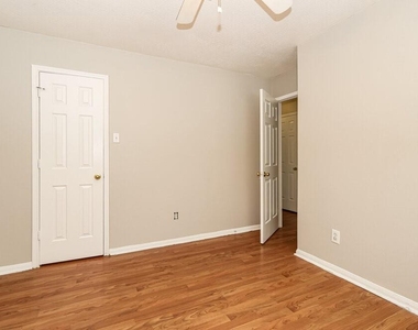 1711 Rock Ridge Drive - Photo Thumbnail 10