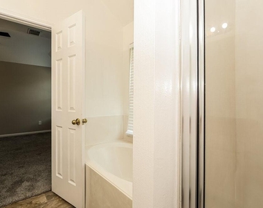 1711 Rock Ridge Drive - Photo Thumbnail 8