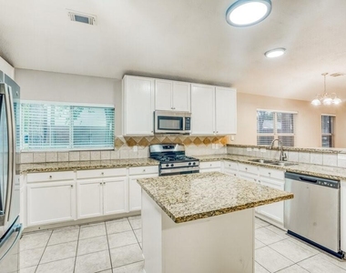 10403 Falling River Drive - Photo Thumbnail 4