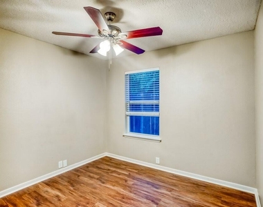 10403 Falling River Drive - Photo Thumbnail 12