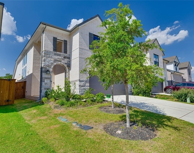 617 Buckaroo Drive - Photo Thumbnail 2
