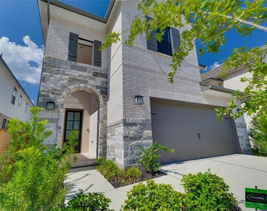 617 Buckaroo Drive - Photo Thumbnail 4