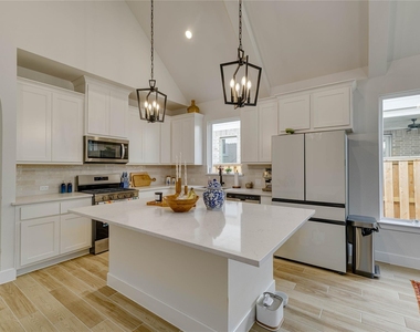617 Buckaroo Drive - Photo Thumbnail 12