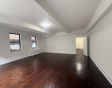 160 West 73rd Street - Photo Thumbnail 2