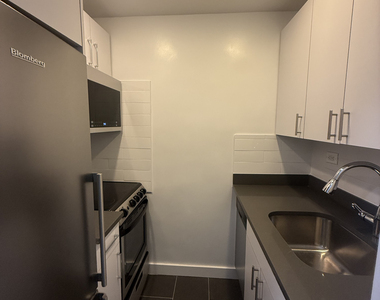 160 West 73rd Street - Photo Thumbnail 8