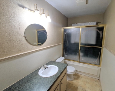 1717 Hawthorne Street - Photo Thumbnail 8