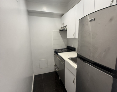 160 West 73rd Street - Photo Thumbnail 3