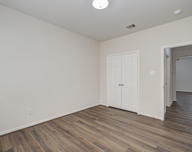 6702 Castle Terrace Ct - Photo Thumbnail 13