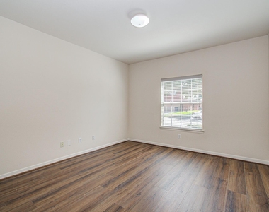 6702 Castle Terrace Ct - Photo Thumbnail 14
