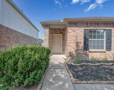 6702 Castle Terrace Ct - Photo Thumbnail 2