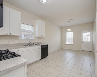 6702 Castle Terrace Ct - Photo Thumbnail 6